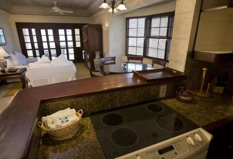 Suite with Pool, The Crane Resort