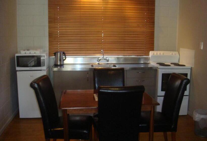 Семейные Апартаменты, Bristol Motel