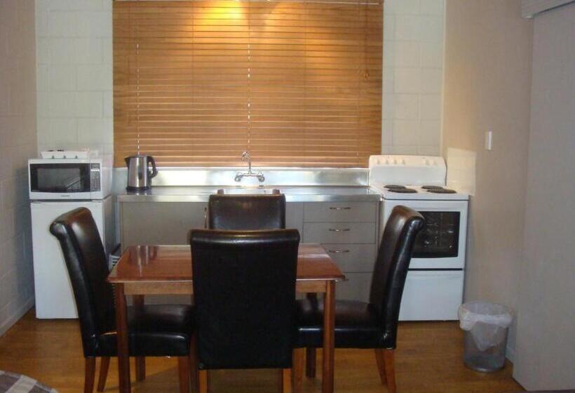 Семейные Апартаменты, Bristol Motel