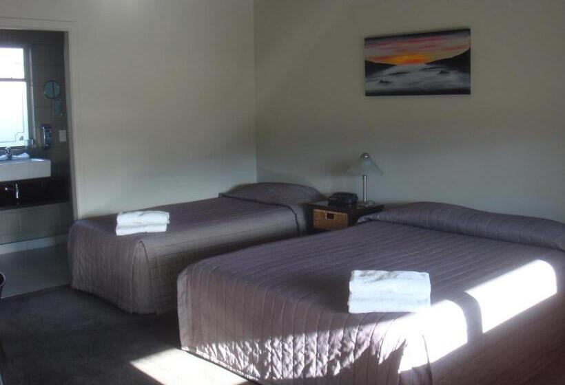 Студия Deluxe, Bristol Motel