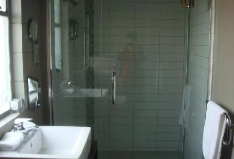 Standard-studio, Bristol Motel