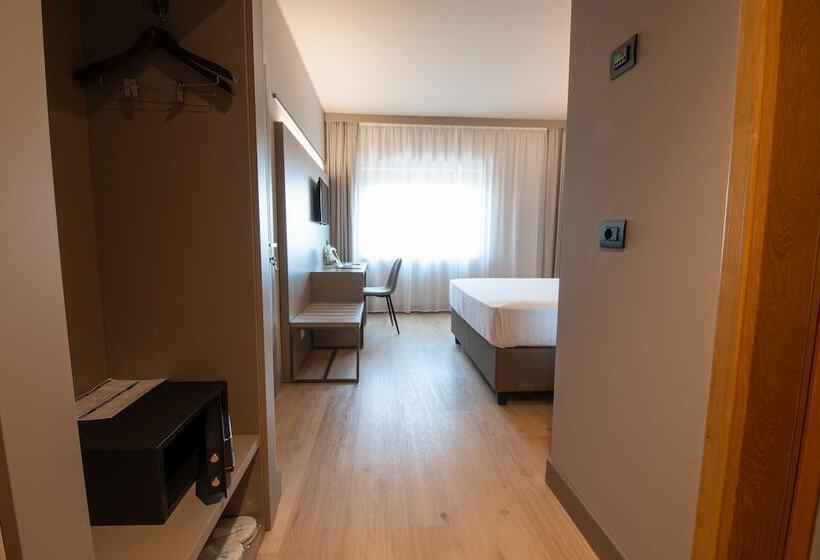 Quarto Estandar, Dc Hotel International