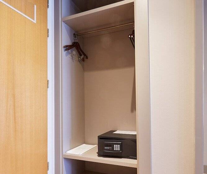 Familie Suite, Dc Hotel International