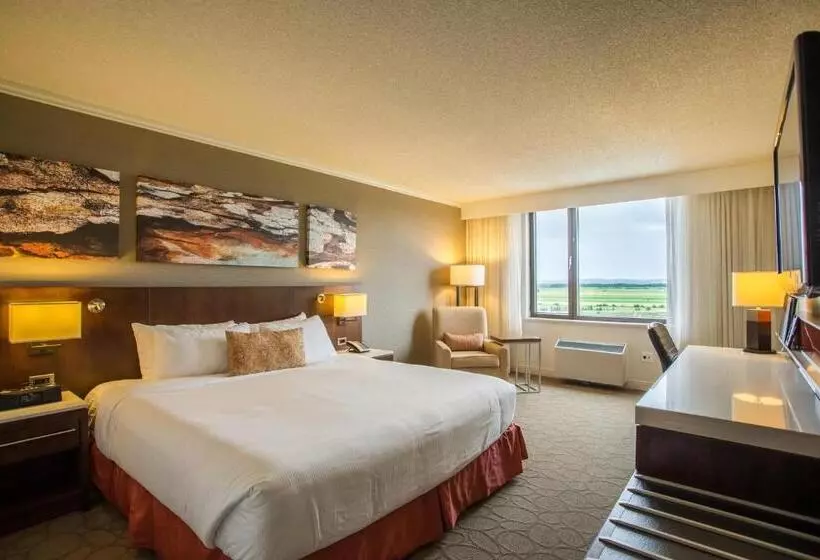 キングサイズベッドのスタンダードルーム, Delta Hotels By Marriott Saguenay Conference Centre