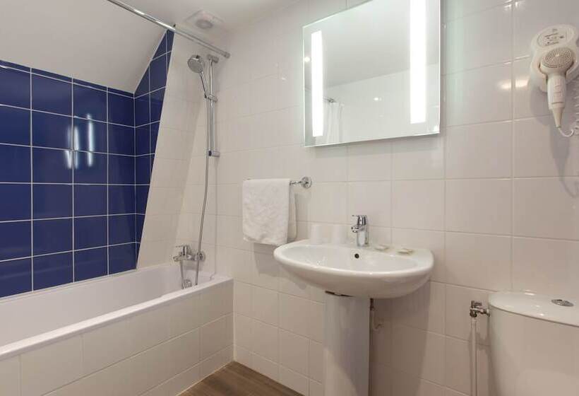 スタンダードトリプルルーム, Est