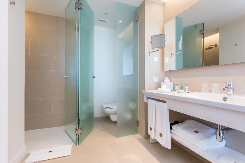 جناح جونيور, King Fahd Palace