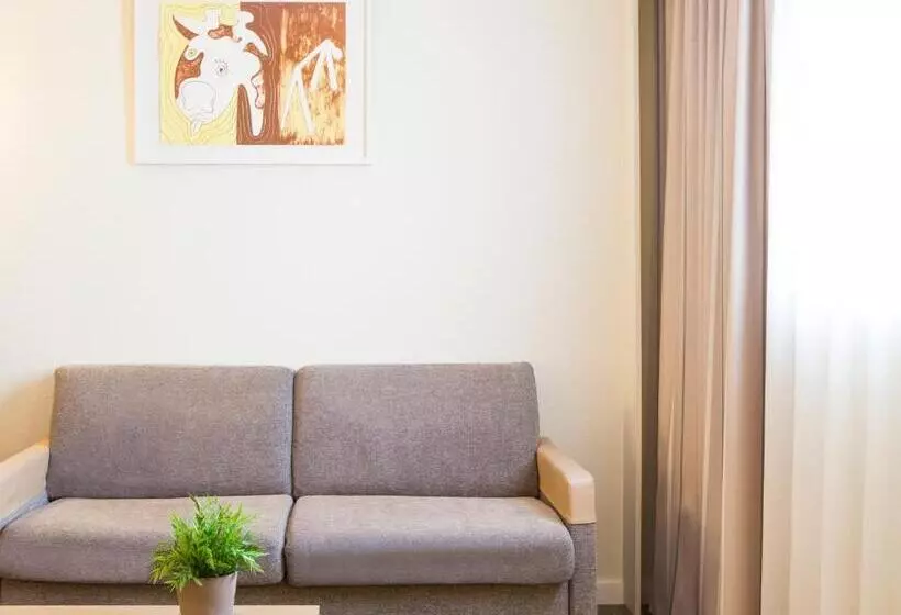キングサイズベッドのスーペリアルーム, Novotel Nantes Centre Bord De Loire