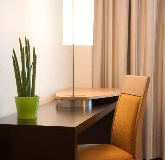 キングサイズベッドのスーペリアルーム, Novotel Nantes Centre Bord De Loire