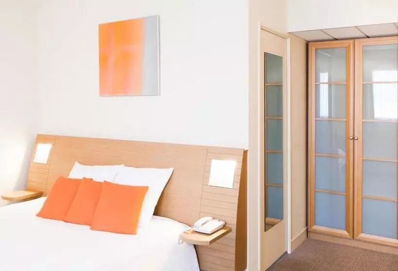 キングサイズベッドのスーペリアルーム, Novotel Nantes Centre Bord De Loire