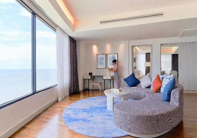 סוויטת אקזקיוטיב נוף לים, Amari Pattaya