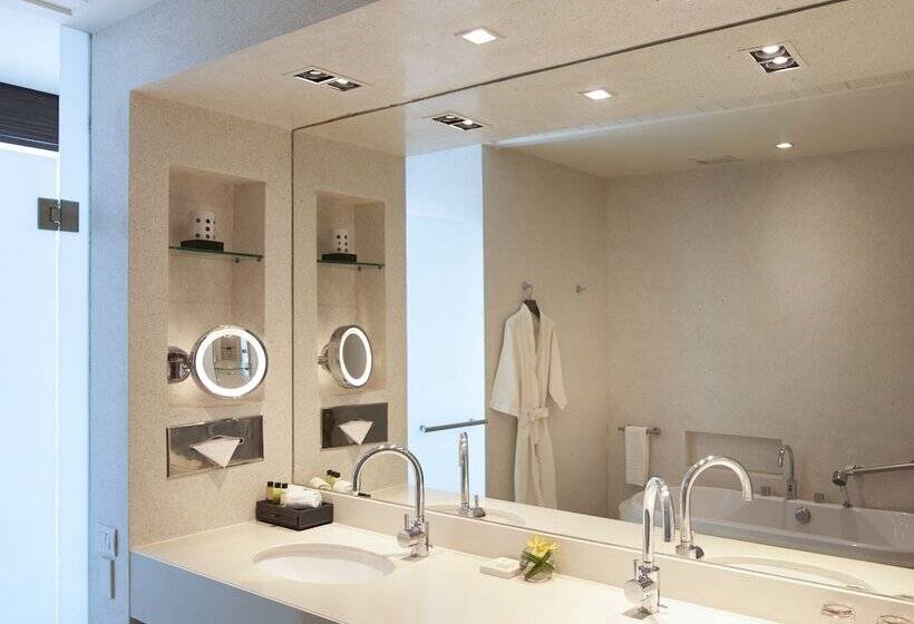 חדר דלוקס נוף לים, Amari Pattaya