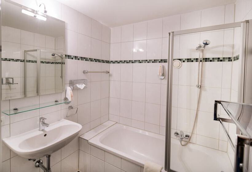 غرفة قياسية ثلاثية, T3 Alpenhotel Garfrescha