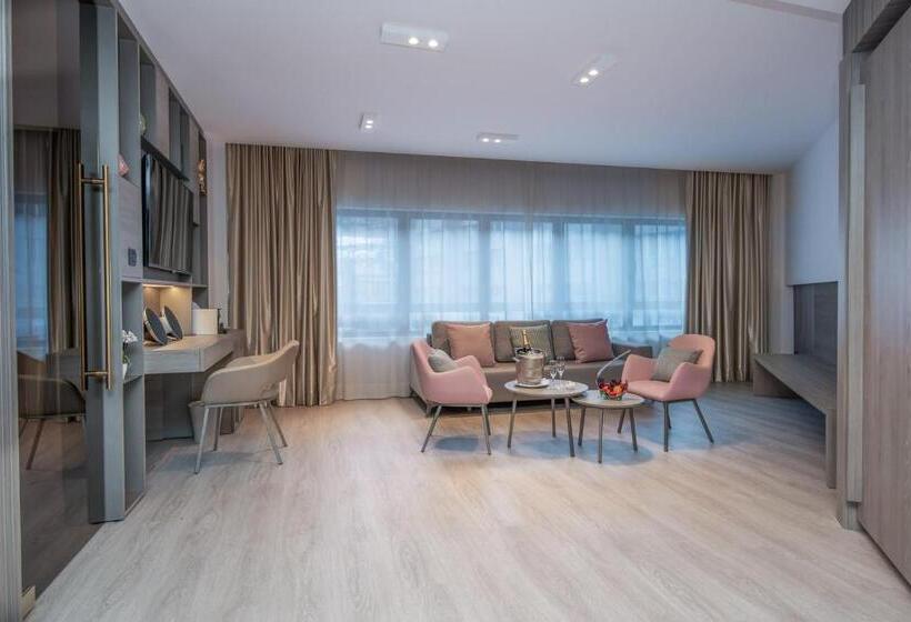 سوییت, Grand Plaza Hotel & Wellness