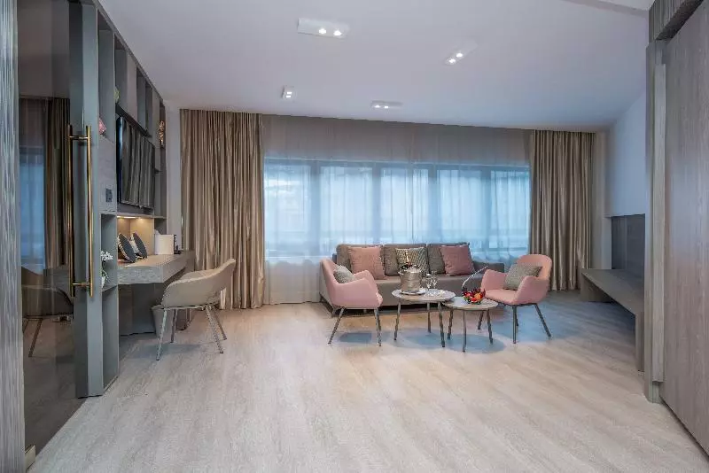 اتاق لوکس سه تخته, Grand Plaza Hotel & Wellness