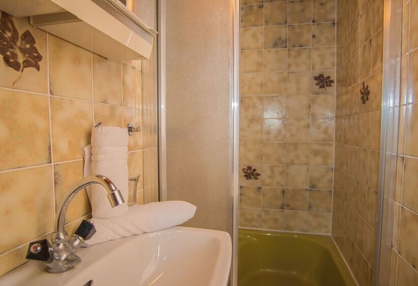 غرفة قياسية ثلاثية, Restaurant Grünwalderhof