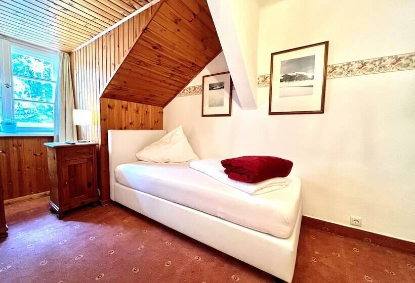 غرفة قياسية رباعية, Restaurant Grünwalderhof