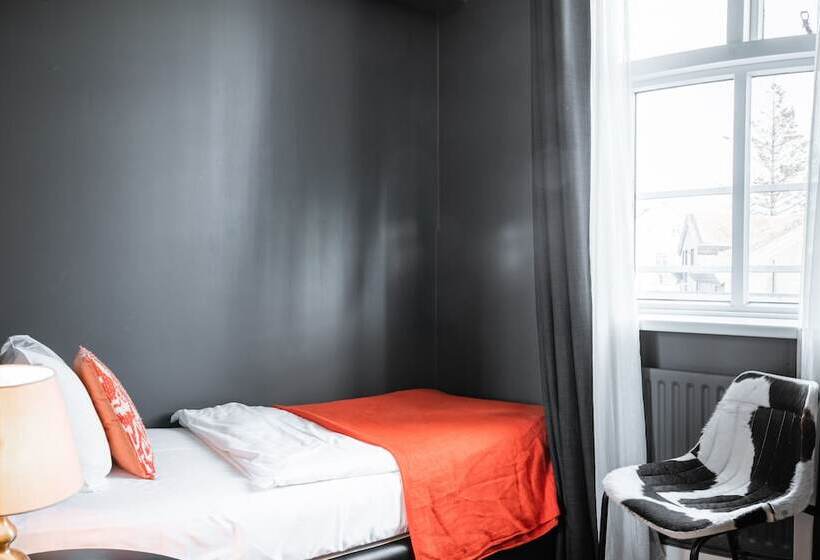 اتاق استاندارد یک نفره, Leifur Eiríksson