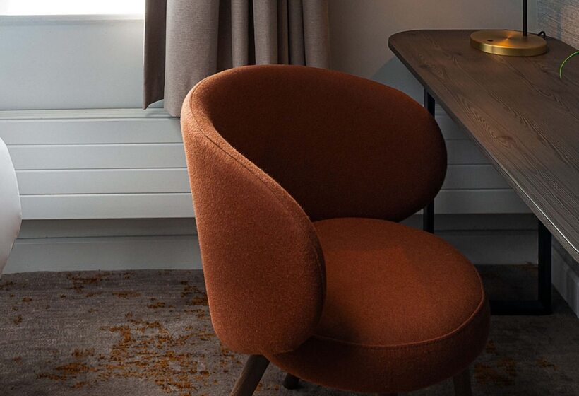 اتاق سوپریور, Leonardo Galway