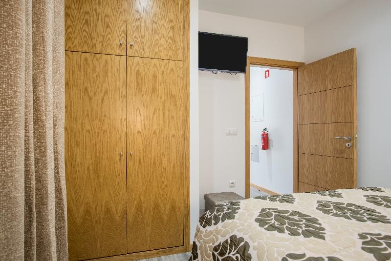 اتاق خانوادگی, Leonardo Galway