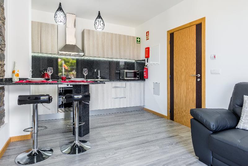 اتاق خانوادگی, Leonardo Galway