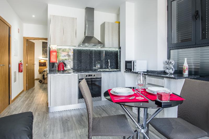 اتاق خانوادگی, Leonardo Galway