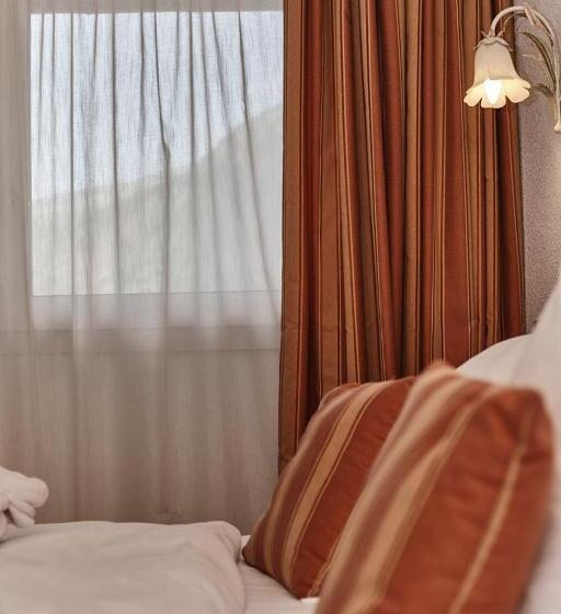 اتاق استاندارد, Llop Gris