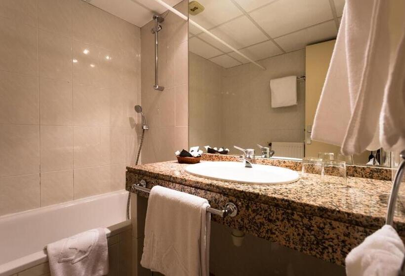 اتاق استاندارد سه نفره, Llop Gris