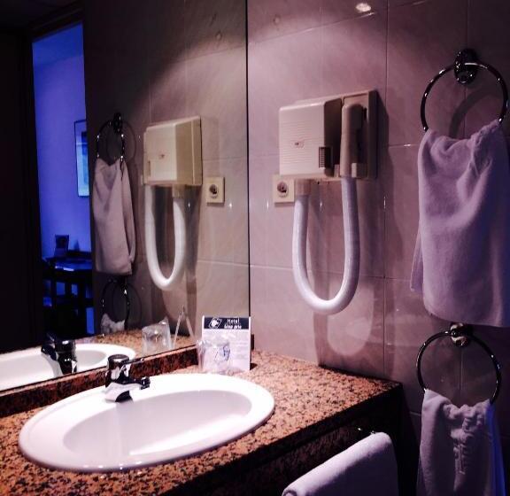 اتاق استاندارد سه نفره, Llop Gris