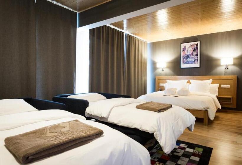 اتاق سوپریور خانوادگی, Llop Gris