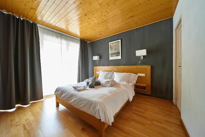 اتاق سوپریور خانوادگی, Llop Gris