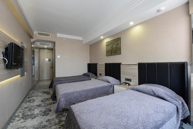 اتاق استاندارد سه نفره, Marla