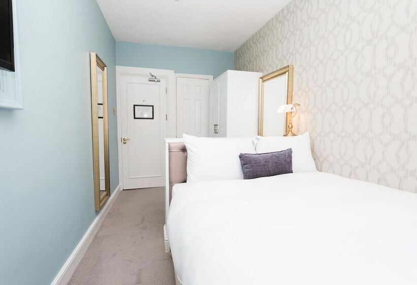 חדר יחיד בסיסי, Staunton S On The Green