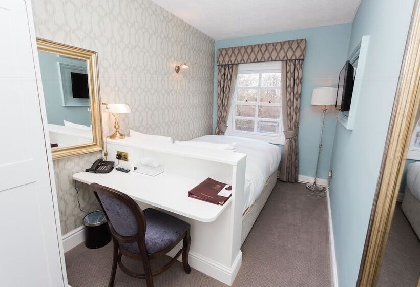 חדר יחיד בסיסי, Staunton S On The Green