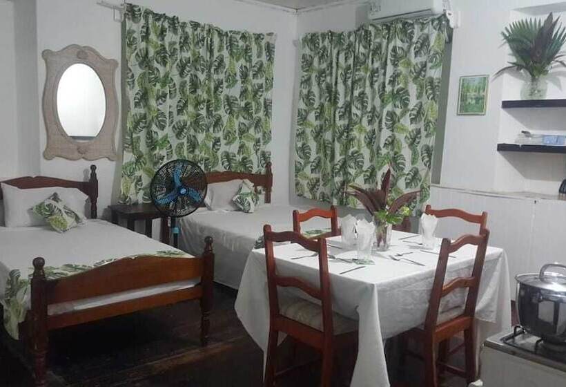 חדר סטנדרט לארבעה, The Clifton