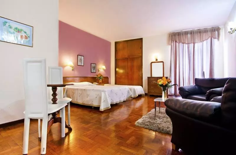 اتاق استاندارد سه نفره, Residencial Colombo
