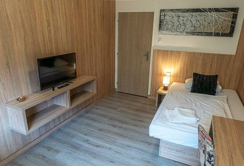 غرفة قياسية فردية, Garni