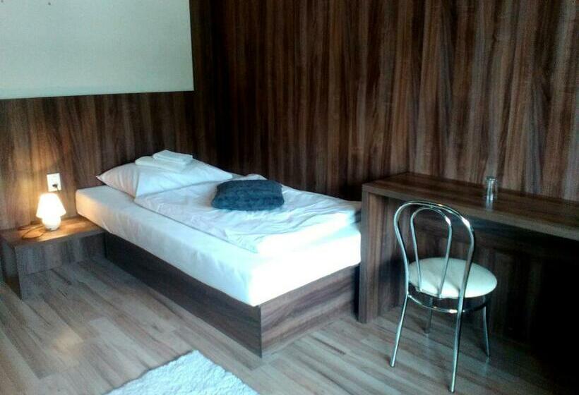 غرفة قياسية فردية, Garni