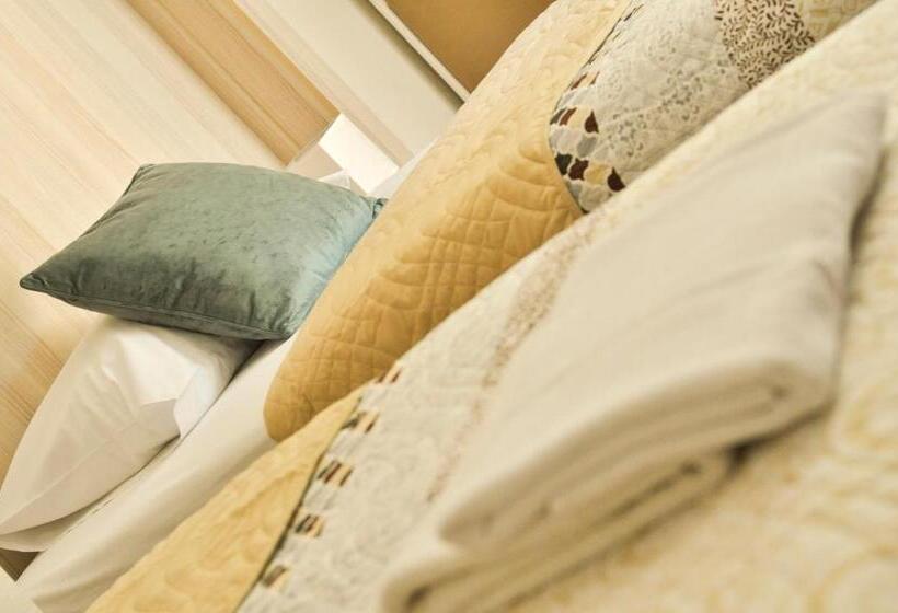 غرفة قياسية, Garni