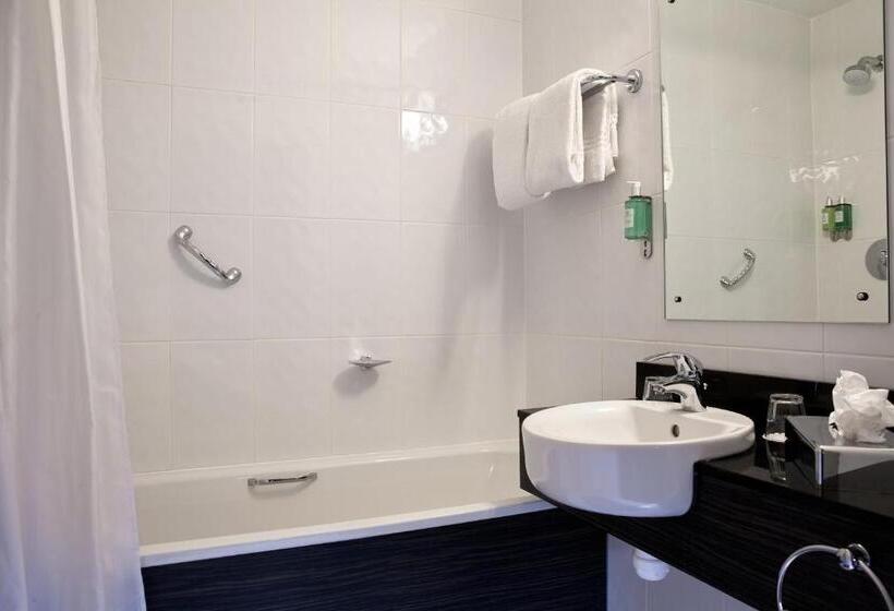 Quarto standard, Leonardo Cork