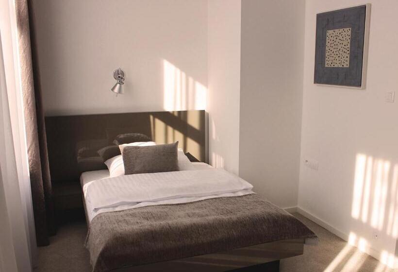 スタンダードシングルルーム, Lev