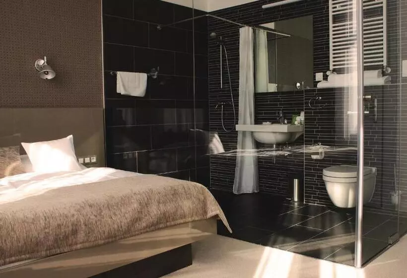 Standard Room, Lev