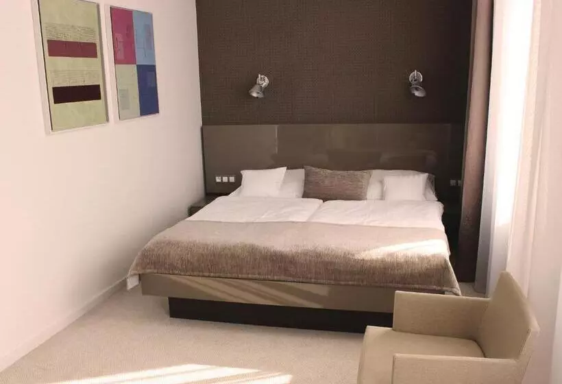 Suite, Lev