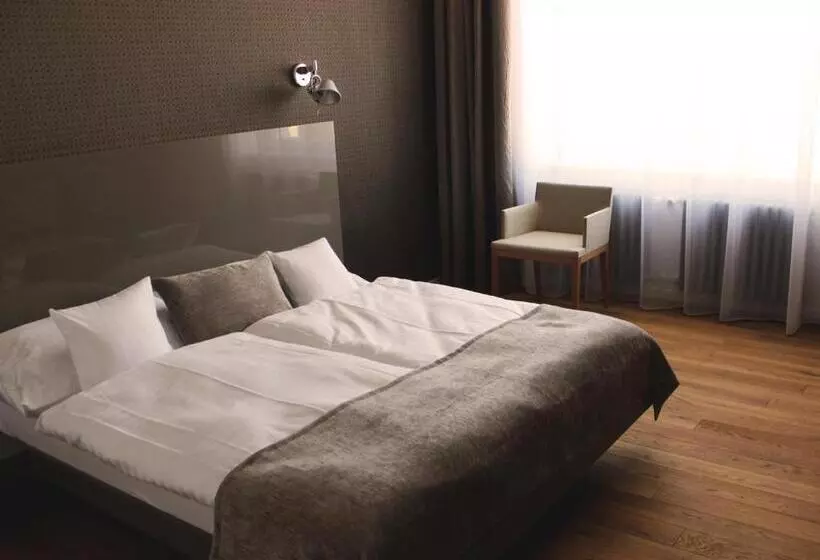 Suite, Lev