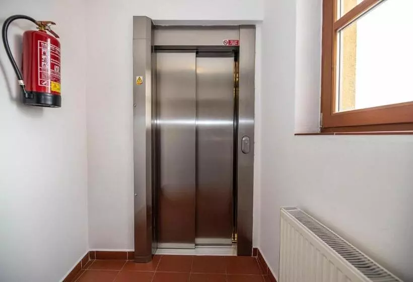 スタンダード４人部屋, Praha