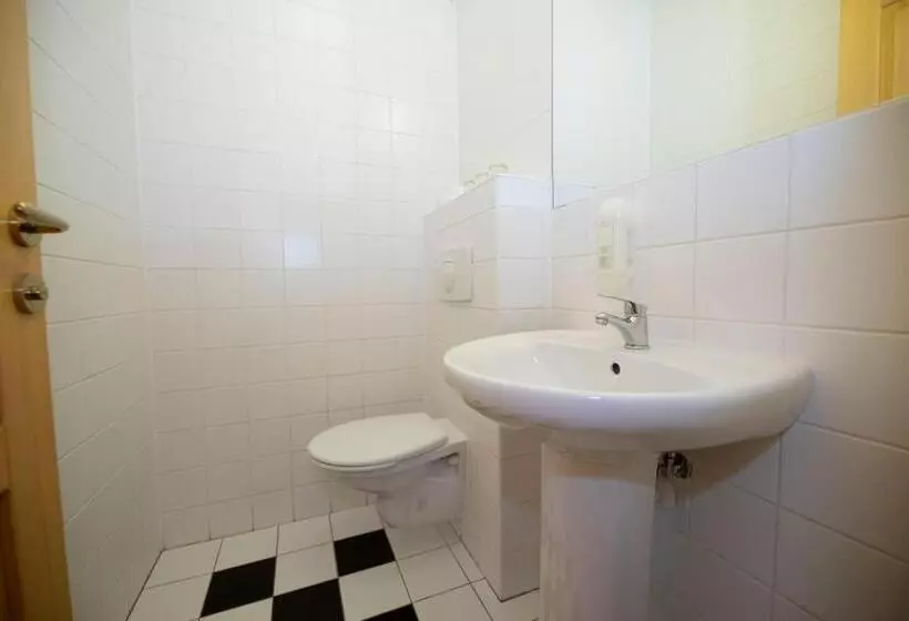 スタンダード４人部屋, Praha