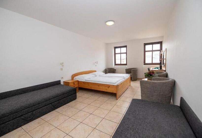 חדר סטנדרט לארבעה, Praha