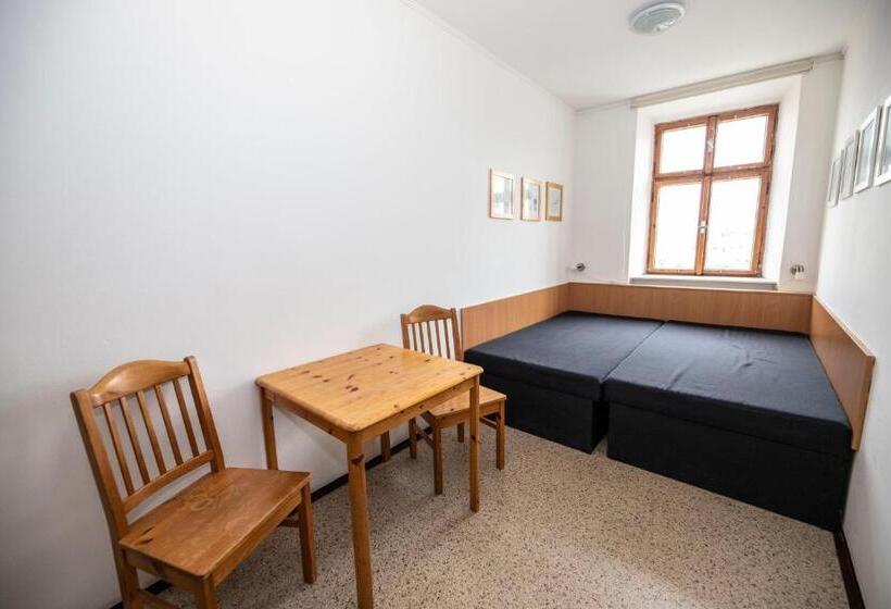 סוויטה משפחתית, Praha