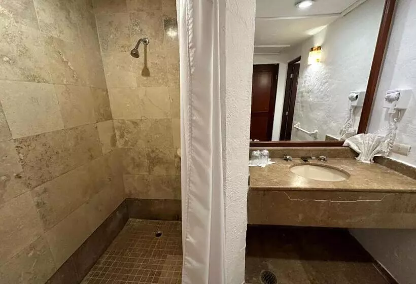 سوئیت جونیور خانوادگی, Quijote Inn