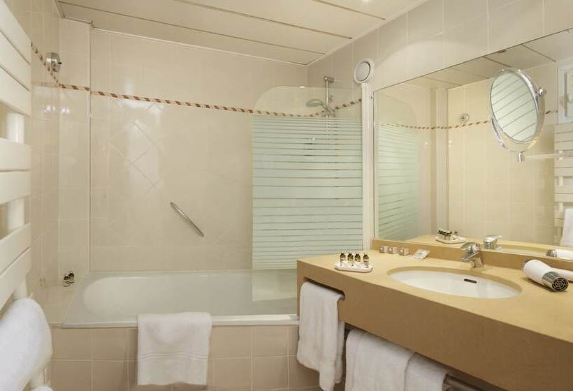 اتاق استاندارد سه نفره, Relais Du Louvre