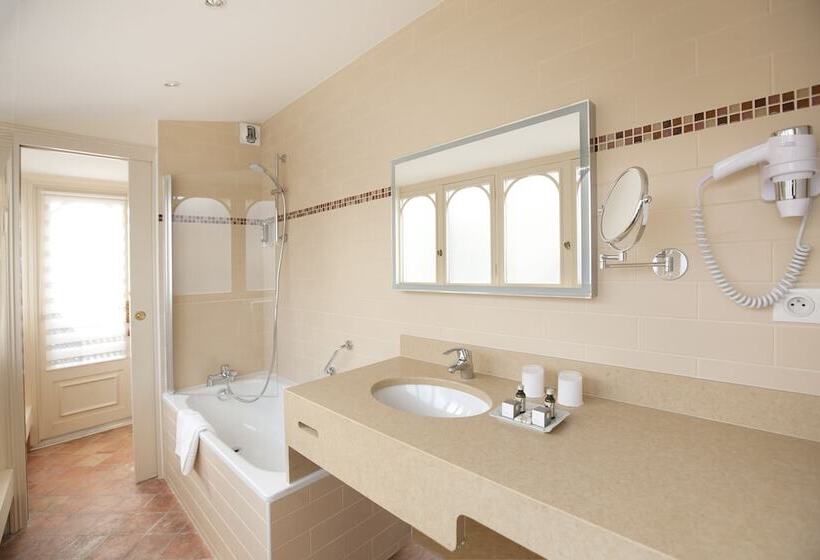 エクゼクティブルーム, Relais Du Louvre